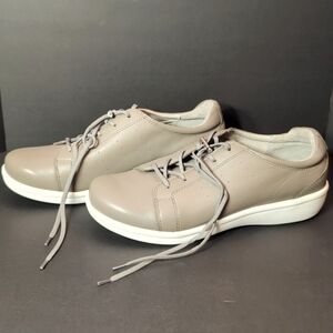 Traq by Alegria Cliq Woman's Gray Leather Lace-up Walking Shoes Size 41.